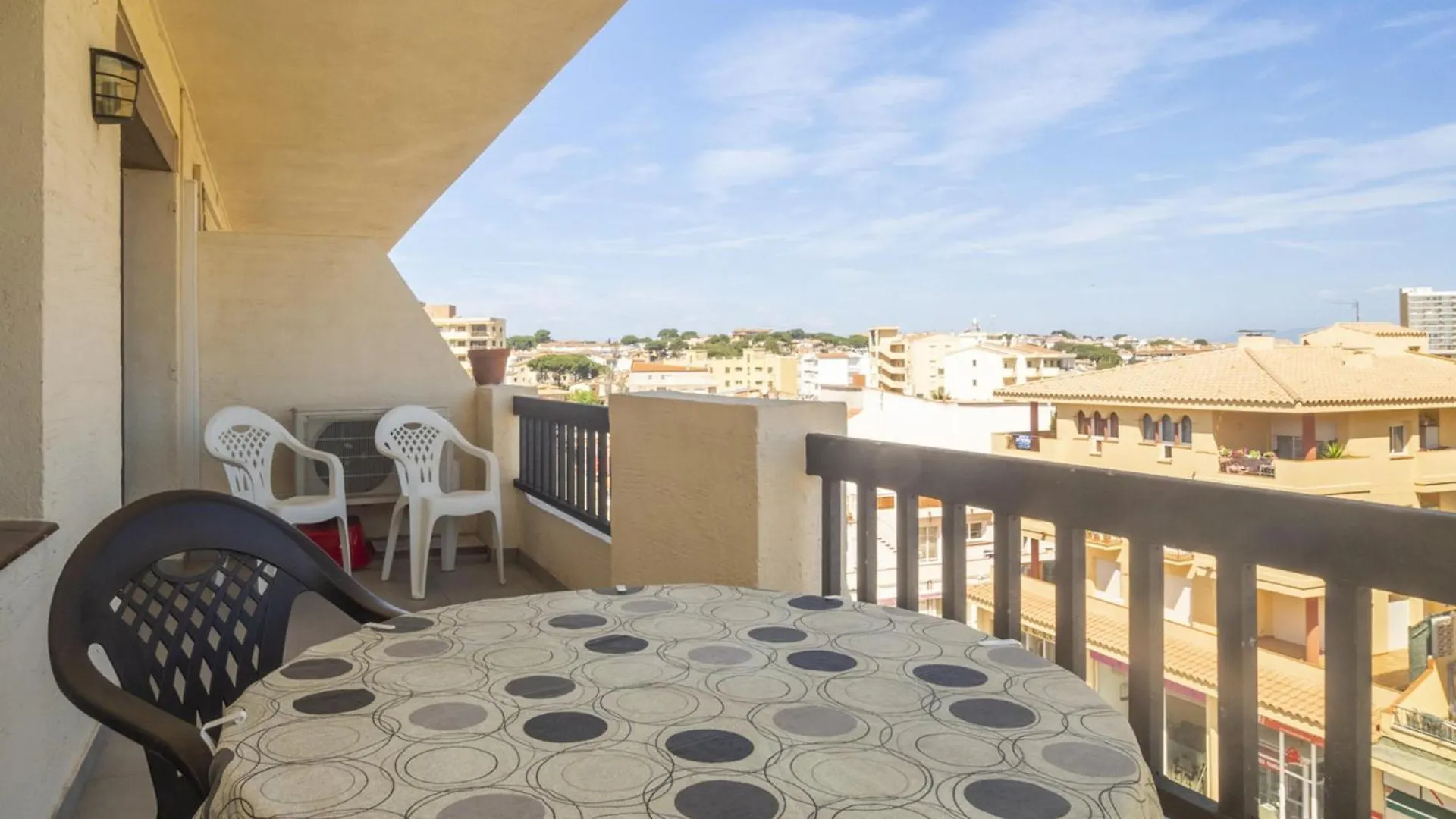 Apartamento Centrico En Riells Con Terraza A 100M De La Playa - Es-325-3 contacts